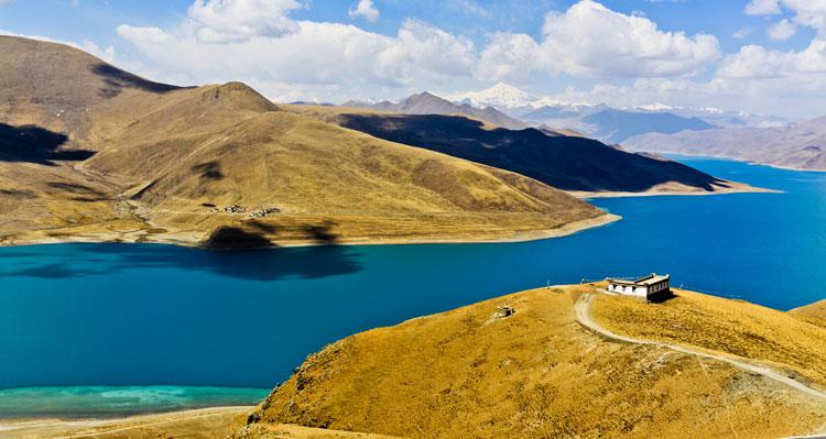 ヤムドゥク湖（羊卓雍湖）